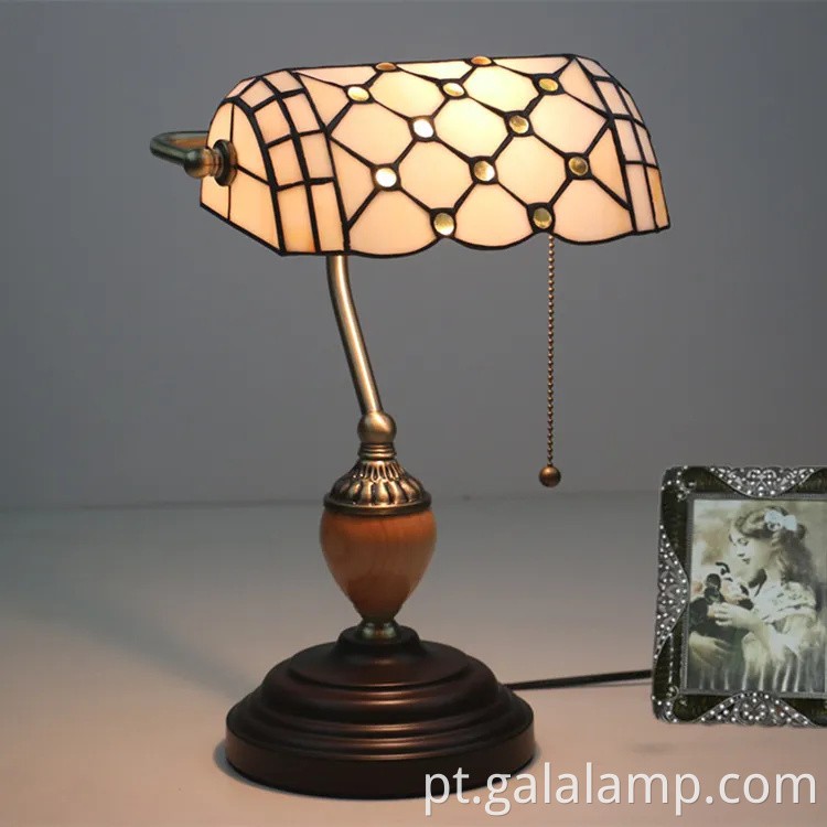 Luzes de bancos europeus, bares e cafés artísticos, lâmpadas de mesa nostálgicas